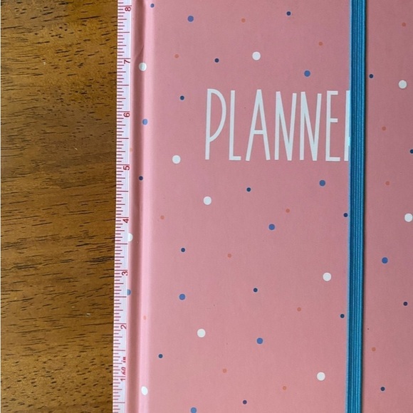 Undated planner and notebook bundle - Picture 9 of 12